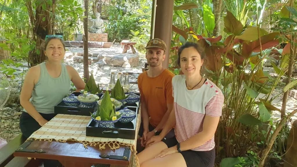 Participants enjoying Thai vegetarian meals as part of a Chiang Mai wellness and yoga retreat.