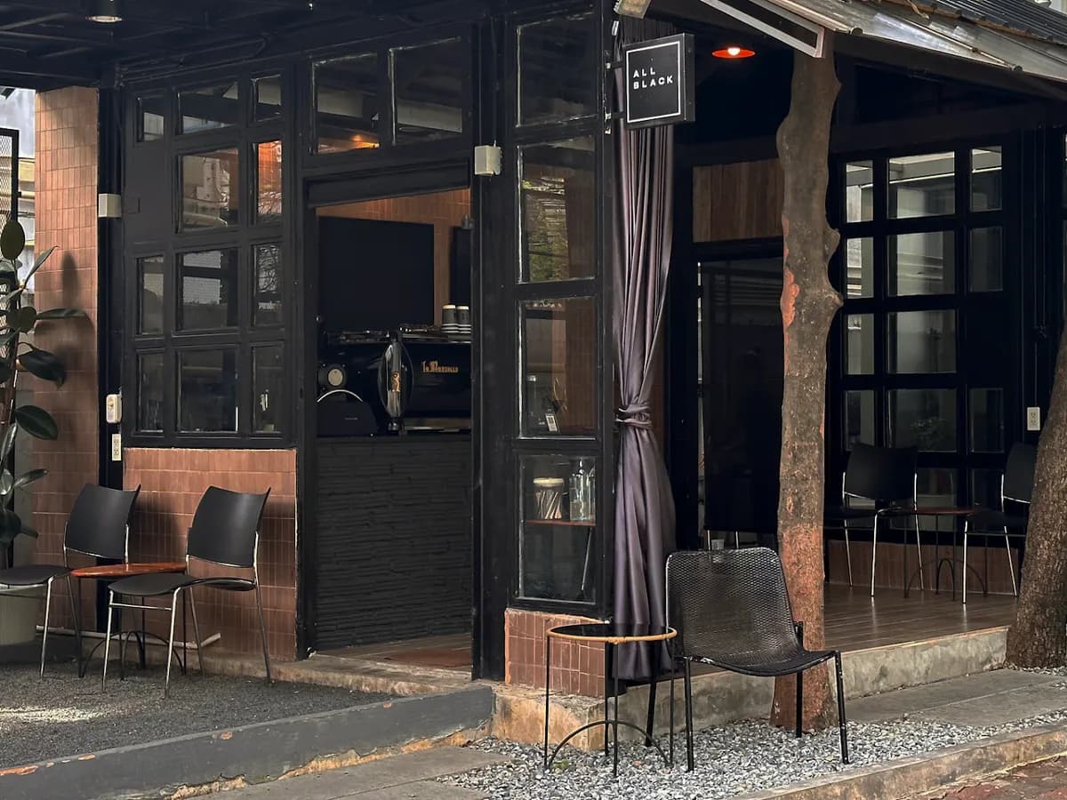 ALL BLACK COFFEE in Chiang Mai