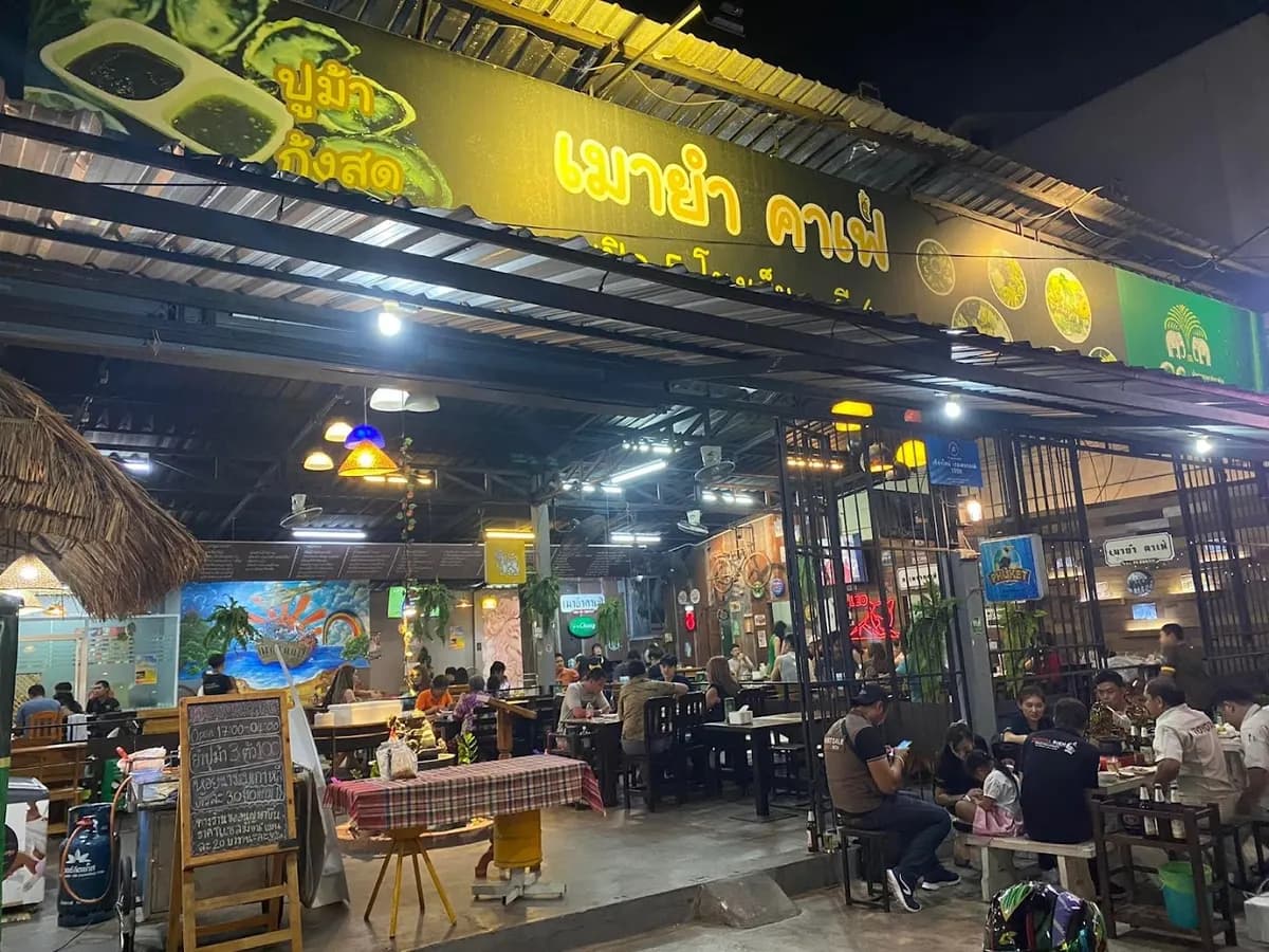 Mauyum Cafe Santitham, Authentic Thai Food Restaurant in Chiang Mai