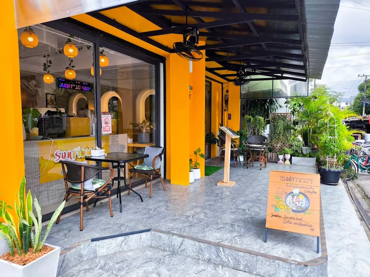 Sunflower Smoothies and Coffee & Breakfast in Chiang Mai