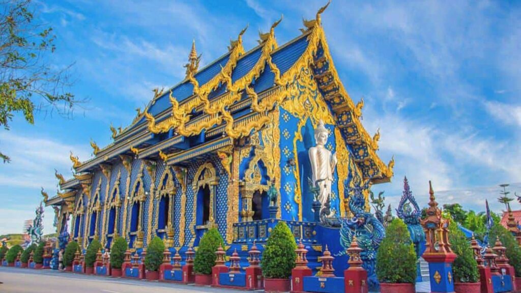 Stunning Blue Temple in Chiang Rai - A highlight of the Chiang Mai to Chiang Rai tour, showcasing cultural and architectural beauty.