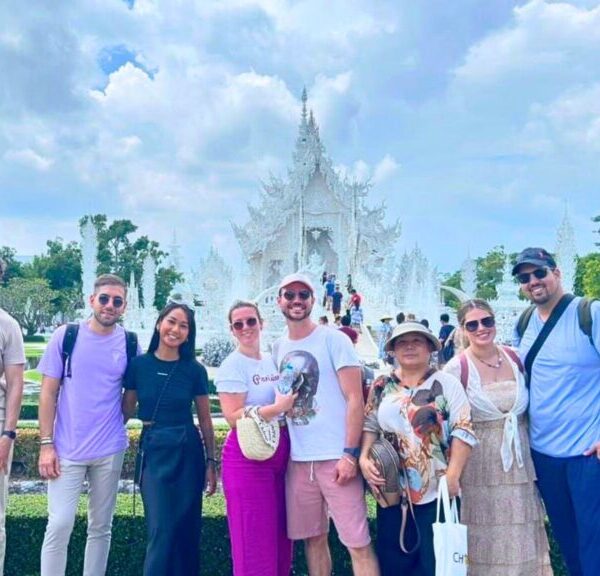 Tour group visiting the White Temple on a Chiang Rai tour - Experience the best of Chiang Rai’s cultural attractions.