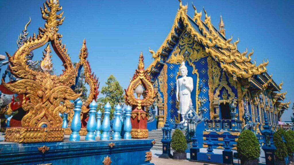 Beautiful Blue Temple (Wat Rong Suea Ten) with vibrant sapphire hues in Chiang Rai, a popular stop on Chiang Mai to Chiang Rai tours.