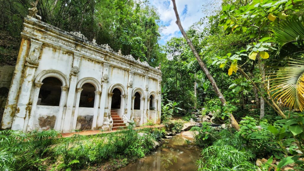 Peaceful Wat Pha Lat temple Chiang Mai tour