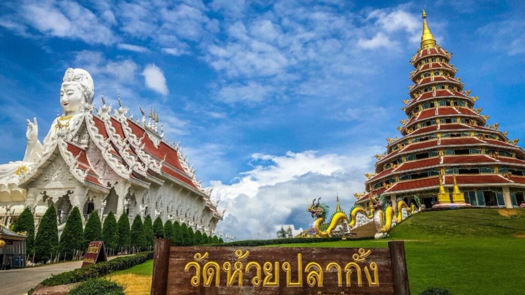 Wat Huay Pla Kang and the giant Buddha statue in Chiang Rai, a highlight of Chiangmai tours and Chiangmai excursions to Northern Thailand.